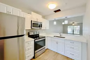 7135 Parkside Villas Dr N, Saint Petersburg, FL 33709 - Photo 3