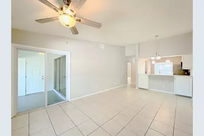 7135 Parkside Villas Drive N, Saint Petersburg, FL 33709 - Photo 7