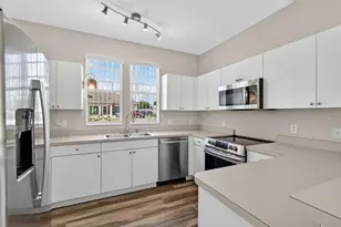 6212 Abbott Station Dr, Zephyrhills, FL 33542 - Photo 7