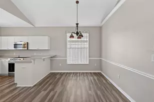 6212 Abbott Station Dr, Zephyrhills, FL 33542 - Photo 11