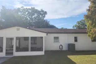 319 Faye Cir N, Lakeland, FL 33813 - Photo 7