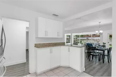 4105 W Oakellar Avenue, Tampa, FL 33611 - Photo 3