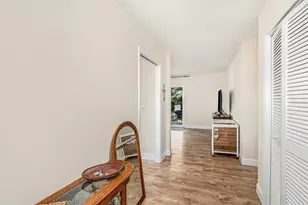 12710 Greenmoor Dr, Tampa, FL 33618 - Photo 5
