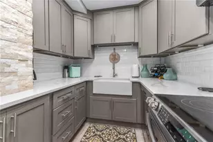 31 Island Way, Clearwater Beach, FL 33767 - Photo 11