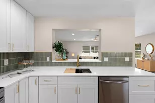 1766 Scranton St S, Saint Petersburg, FL 33711 - Photo 7