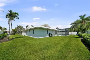 5884 51st St S, Saint Petersburg, FL 33715 - Photo 5