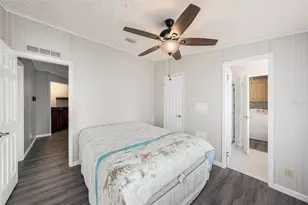 37617 Amigo Dr, Zephyrhills, FL 33541 - Photo 17