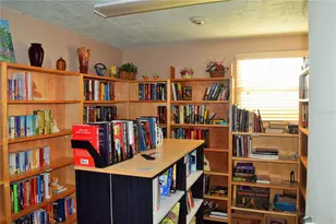 37617 Amigo Dr, Zephyrhills, FL 33541 - Photo 31