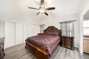 37617 Amigo Dr, Zephyrhills, FL 33541 - Photo 19