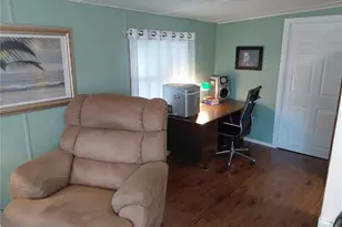 980 7th St NW, Largo, FL 33770 - Photo 5