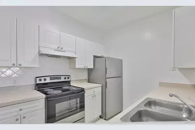 18001 Richmond Place Drive, Tampa, FL 33647 - Photo 5