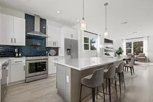 307 15th St N, Saint Petersburg, FL 33705 - Photo 11