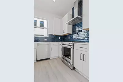 307 15th Street N, Saint Petersburg, FL 33705 - Photo 17