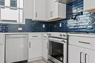 307 15th St N, Saint Petersburg, FL 33705 - Photo 17