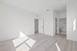 307 15th St N, Saint Petersburg, FL 33705 - Photo 25