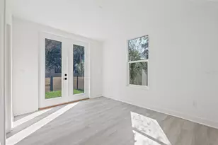 307 15th St N, Saint Petersburg, FL 33705 - Photo 7