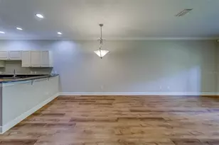 270 Valencia Cir, Saint Petersburg, FL 33716 - Photo 11