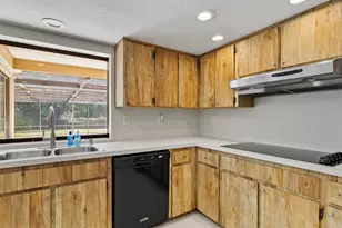 10206 Lakeview Dr, New Port Richey, FL 34654 - Photo 15