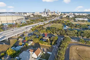 531 16th St S, Saint Petersburg, FL 33705 - Photo 1