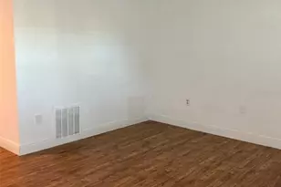 5660 80th St N, Saint Petersburg, FL 33709 - Photo 3