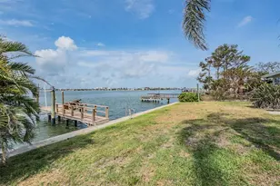 7092 S Shore Dr, Saint Petersburg, FL 33707 - Photo 43