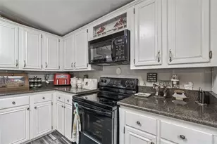 1814 Wise Rd, Zephyrhills, FL 33540 - Photo 29