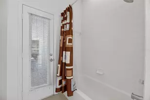 16604 Lake Heather Dr, Tampa, FL 33618 - Photo 47