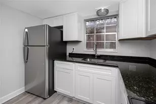 8345 13th St N, Saint Petersburg, FL 33702 - Photo 11