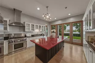 838 Monterey Blvd NE, Saint Petersburg, FL 33704 - Photo 3