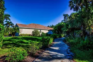 11539 Tapestry Ln, Venice, FL 34293 - Photo 3