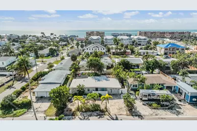 16304 3rd Street E, Redington Beach, FL 33708 - Photo 23