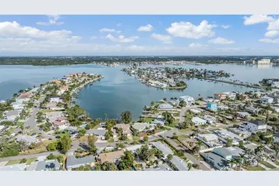 16304 3rd Street E, Redington Beach, FL 33708 - Photo 27