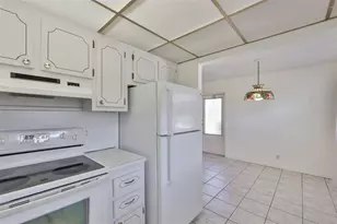 1811 Bedford Ln, Sun City Center, FL 33573 - Photo 9