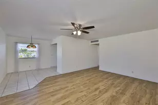 1811 Bedford Ln, Sun City Center, FL 33573 - Photo 5