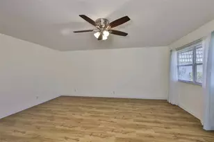 1811 Bedford Ln, Sun City Center, FL 33573 - Photo 3