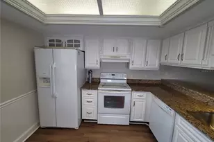 6550 Teak Ct, Zephyrhills, FL 33542 - Photo 5