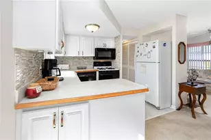 7830 39th Terrace N, Saint Petersburg, FL 33709 - Photo 17