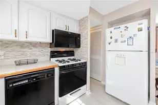 7830 39th Terrace N, Saint Petersburg, FL 33709 - Photo 5