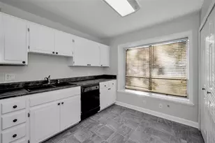 2733 Nicole Cir, Palm Harbor, FL 34684 - Photo 15