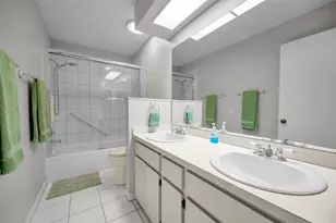 2733 Nicole Cir, Palm Harbor, FL 34684 - Photo 27