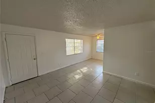209 Northwest Jefferson Cir N, Saint Petersburg, FL 33702 - Photo 3