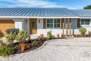 607 Emerald Ln, Holmes Beach, FL 34217 - Photo 3