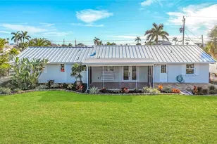 607 Emerald Ln, Holmes Beach, FL 34217 - Photo 39