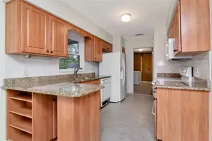 12724 Carte Dr, Tampa, FL 33618 - Photo 11