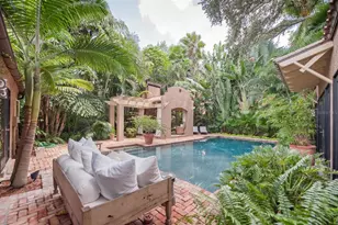 808 Brightwaters Blvd NE, Saint Petersburg, FL 33704 - Photo 27