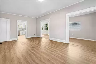 2302 12th St N, Saint Petersburg, FL 33704 - Photo 11