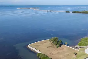 656 Windrush Bay Dr, Tarpon Springs, FL 34689 - Photo 39