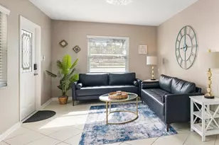 16 Paradise Ln, Saint Petersburg, FL 33706 - Photo 3