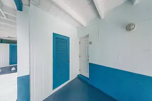 16 Paradise Ln, Saint Petersburg, FL 33706 - Photo 25