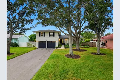 5510 Venetian Boulevard NE, Saint Petersburg, FL 33703 - Photo 3